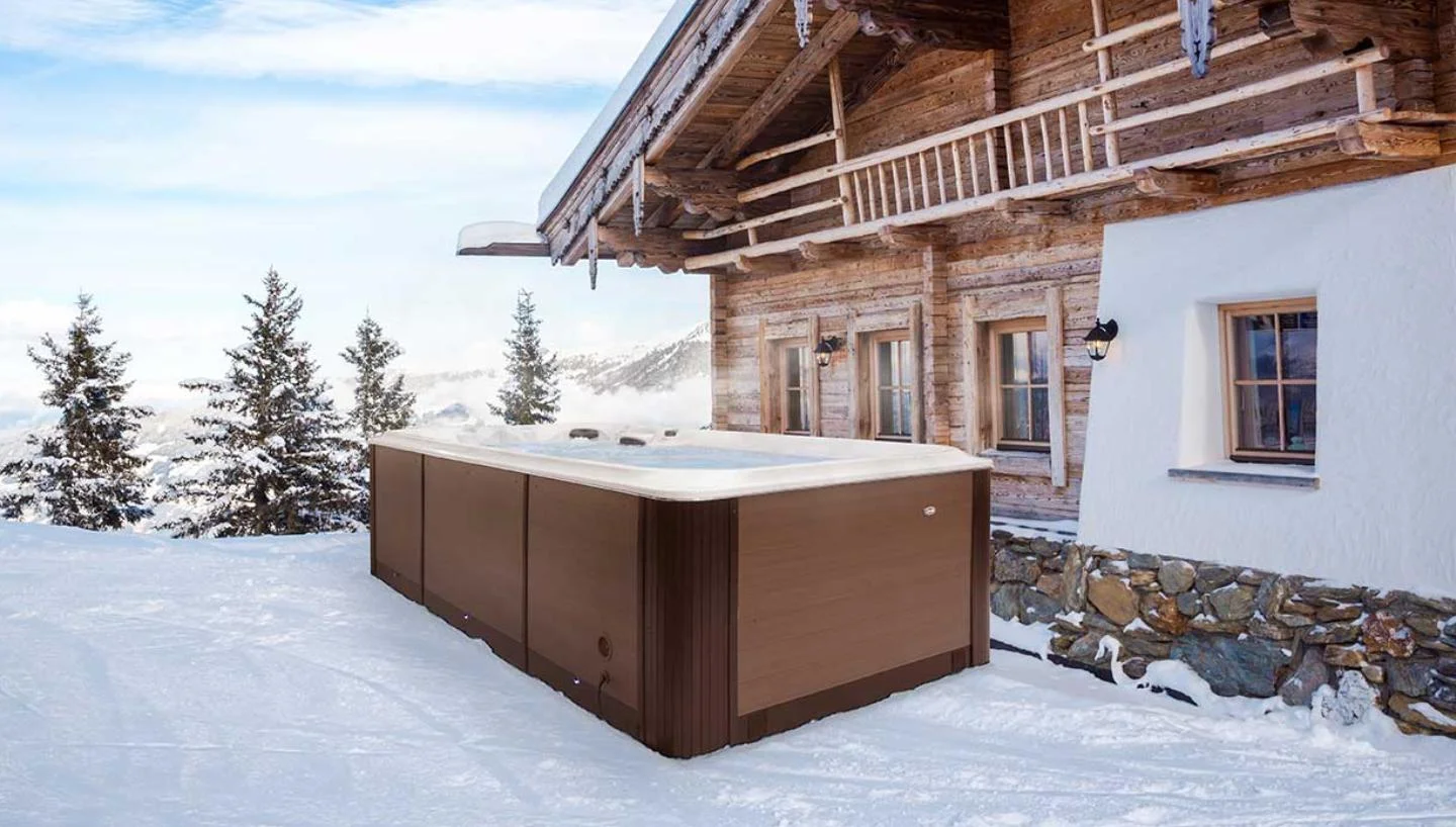 How to Keep Your Hot Tub Running Efficiently During the Winter