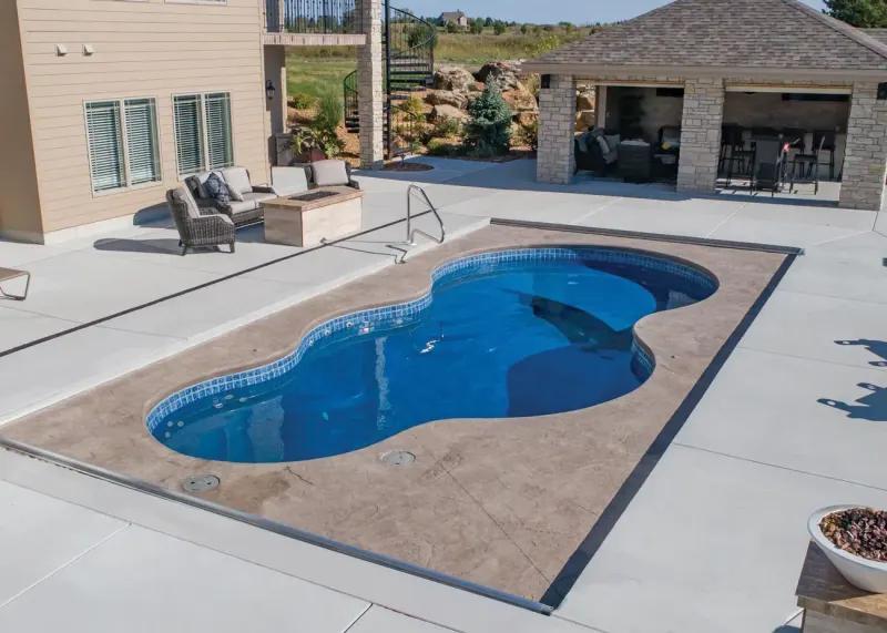 Latham Axiom 14 fiberglass pool – photo 2