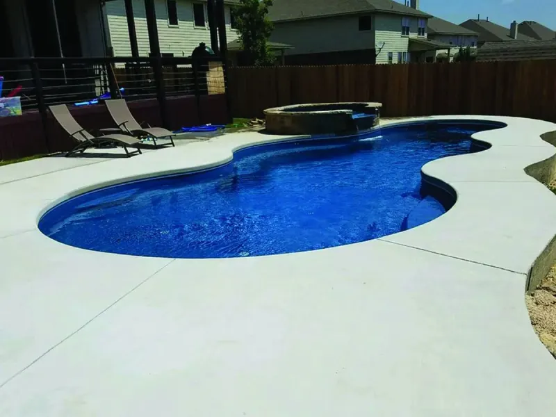 Latham Axiom 16 fiberglass pool