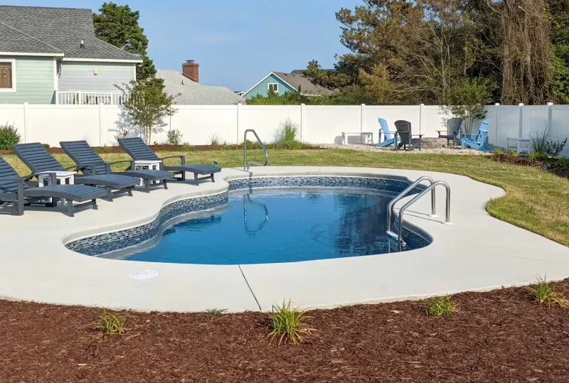 Latham Bay Isle fiberglass pool