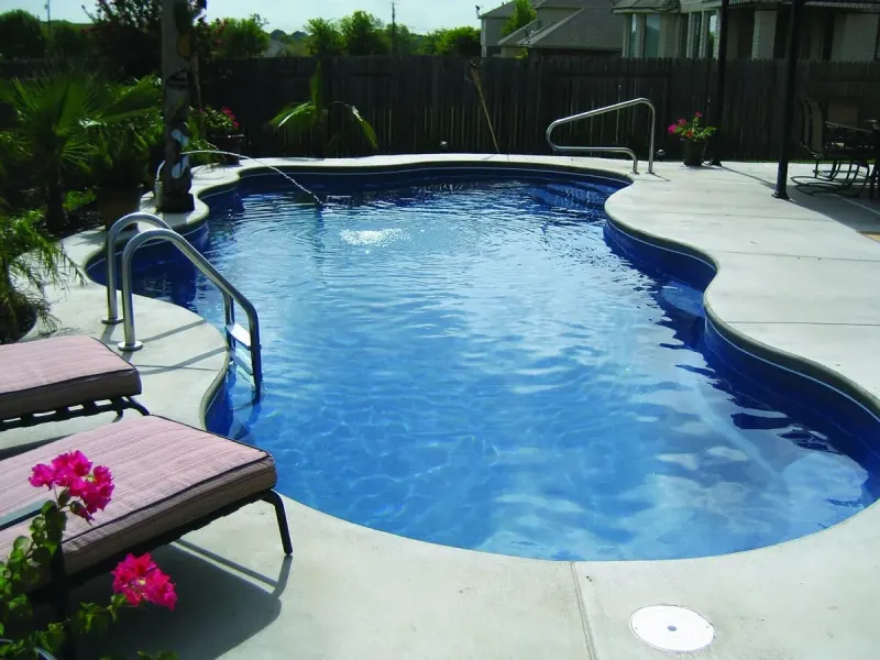 Latham Bermuda 16.35 fiberglass pool – photo 2