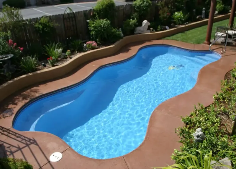 Latham Cape Cod 14 fiberglass pool – photo 2