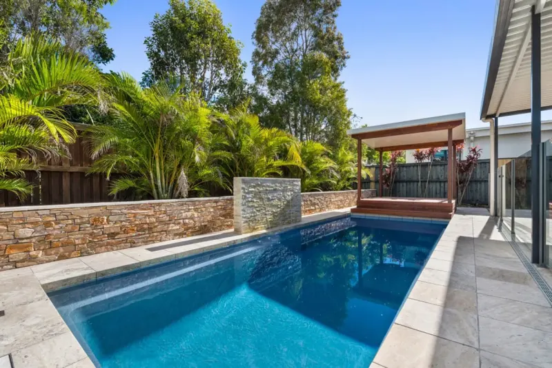 Latham Enchantment 9.24 fiberglass pool