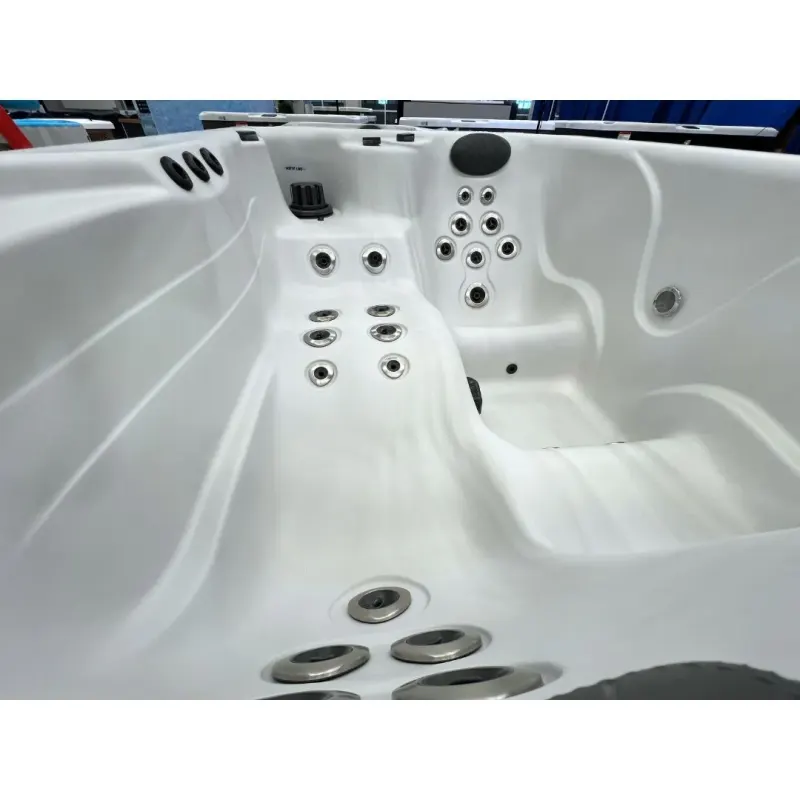 Harmonic H157L hot tub – photo 3