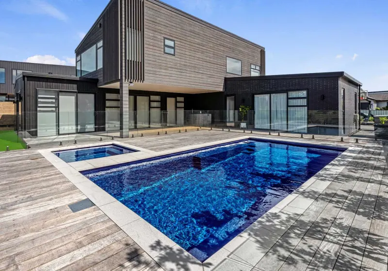 Latham San Marino 12.23 fiberglass pool