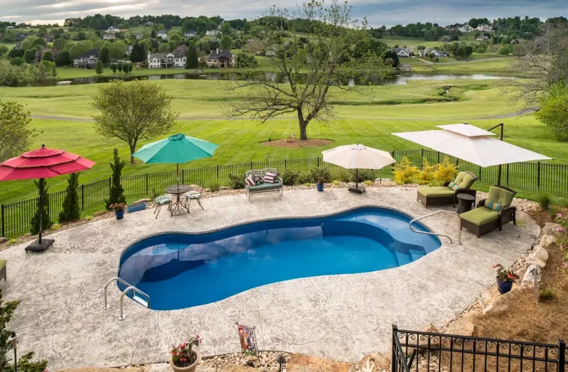 Latham Vista Isle fiberglass pool – photo 2